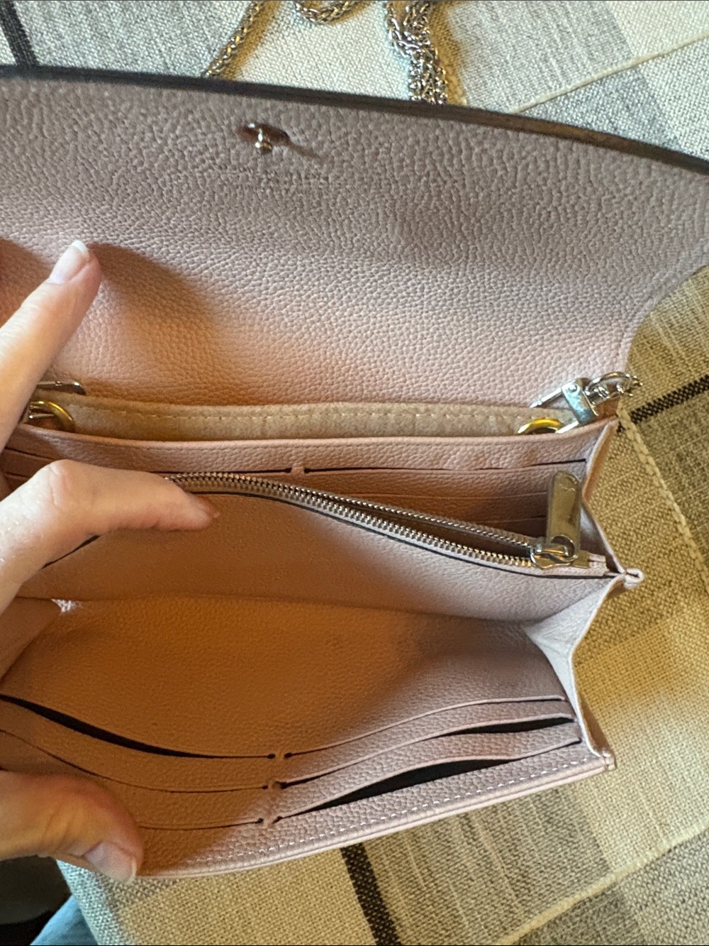 Louis Vuitton Pink Mahina Leather Crossbody XL Wallet on chain - Picture 11 of 15